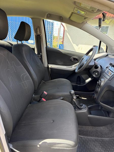 Toyota Yaris (2010) 1.0 VVT-i, Parkovací senzory - fotka 8 z 9