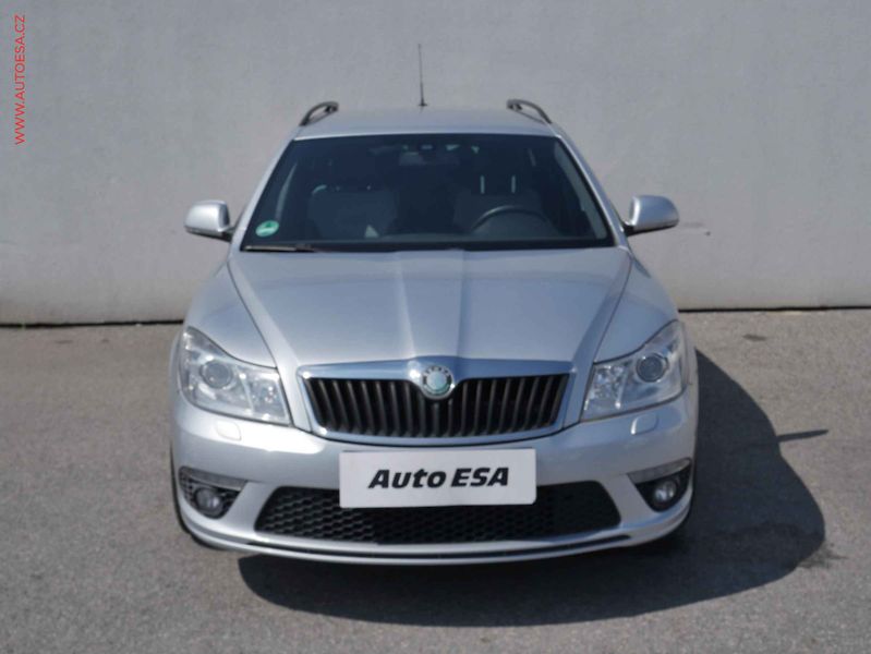 Škoda Octavia (2009) 2.0 TFSi, DSG, xenon - fotka 2 z 15