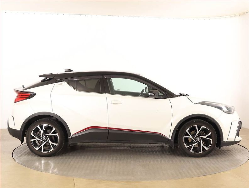 Toyota C-HR (2020) Selection 2.0 Hybrid - fotka 6 z 20