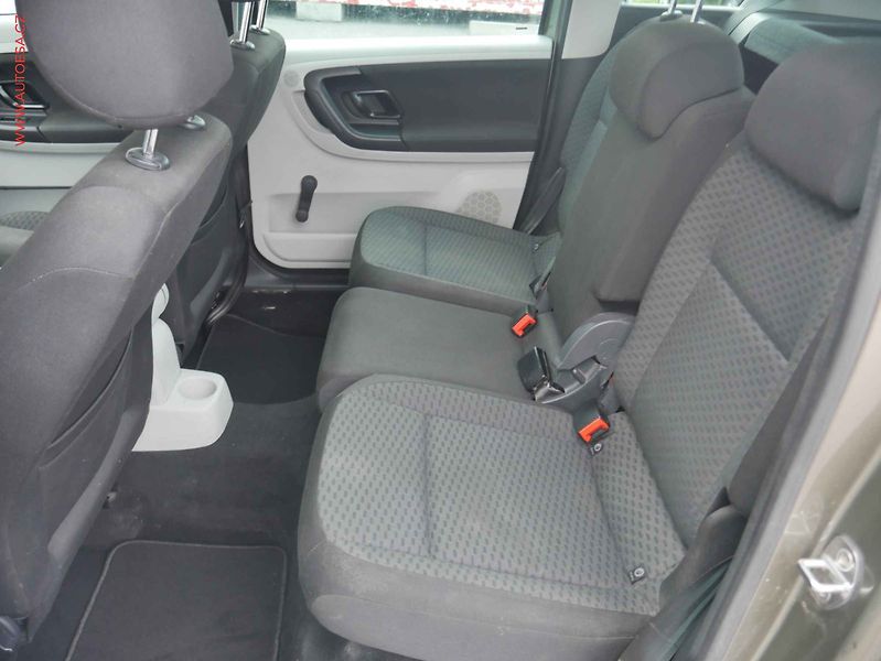 Škoda Roomster (2015) 1.2TSi, ČR, AC, výhřev sed - fotka 10 z 13