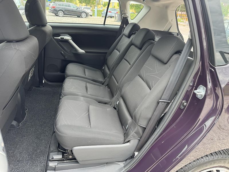 Toyota Verso (2010) 1.6VVTi,rezervace - fotka 21 z 39
