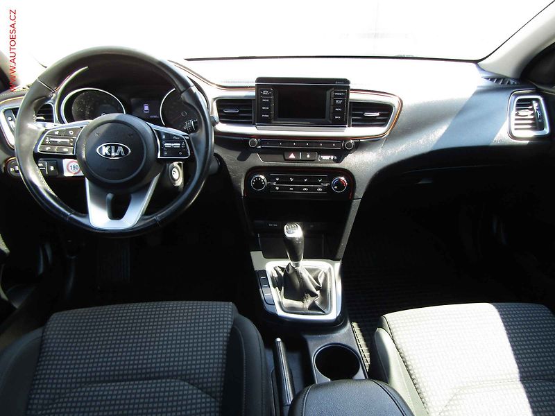 Kia Ceed (2018) 1.4i, ČR, AC, temp, tažné - fotka 8 z 21