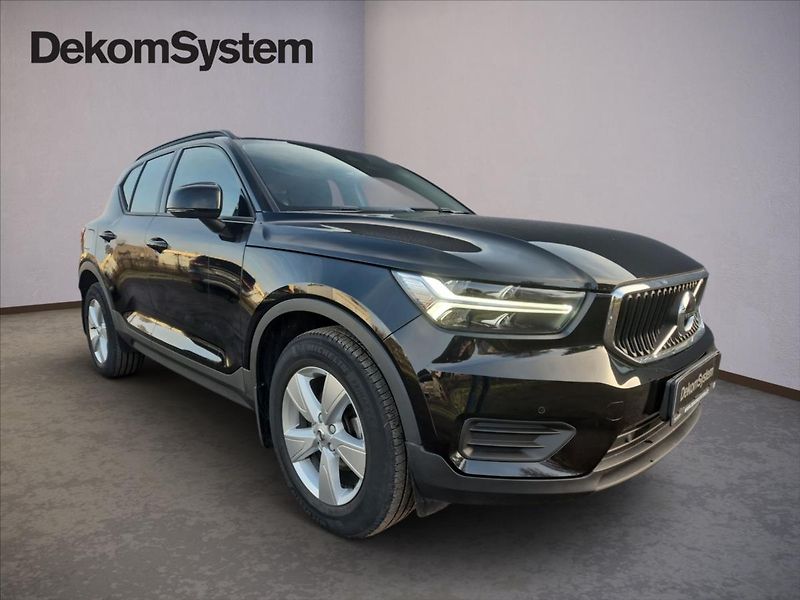 Volvo XC40 1,5 T3 FWD Momentum - fotka 2 z 17