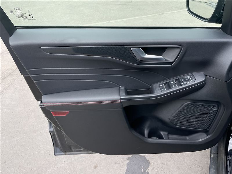 Ford Kuga 2,5 Duratec HEV CVT ST-Line X - fotka 15 z 24