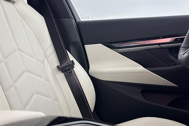 BMW Řada 5 540d xDrive Touring - fotka 13 z 16