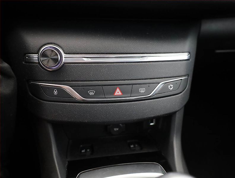Peugeot 308 (2017) 1.2 PureTech, Serv.kniha - fotka 15 z 17
