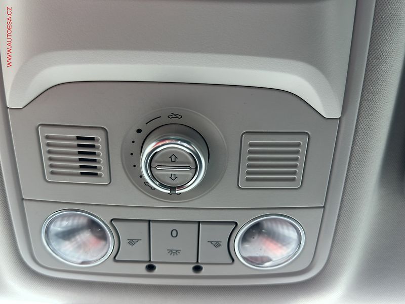 Volkswagen Sharan (2015) 2.0 TDi, DSG, bixen, kamera - fotka 19 z 22