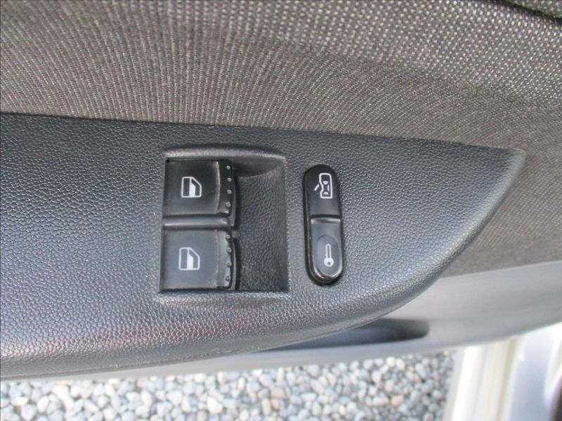 Škoda Fabia 1,2 i, 47kW,74 786km,Zamluven - fotka 23 z 29