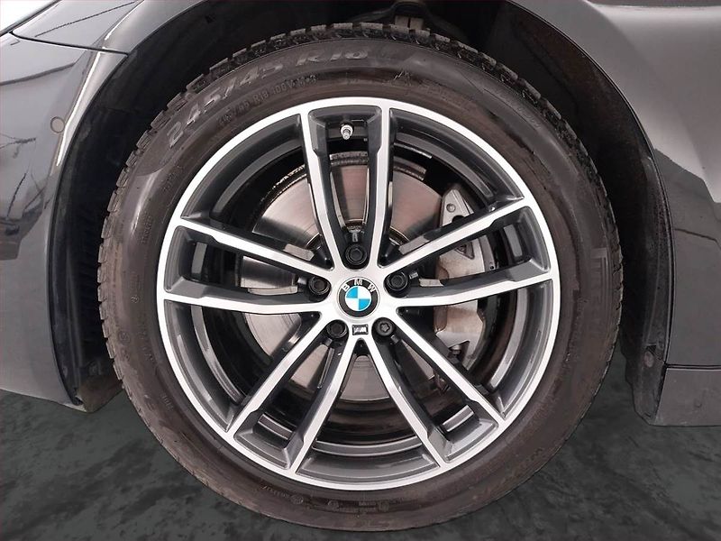 BMW Řada 5 (2023) 530d xDrive - fotka 15 z 27
