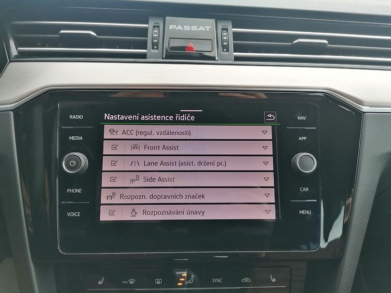 Volkswagen Passat (2021) 2.0 TDi DSG Elegance,Kůže,IQ - fotka 24 z 38