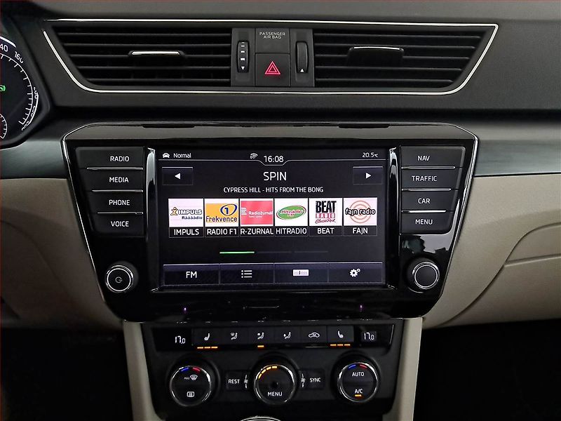 Škoda Superb (2015) Style Plus 1.4 TSI, Automat - fotka 12 z 22