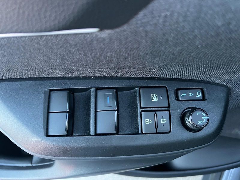 Toyota Yaris Cross (2023) HYBRID COMFORT TECH e-CVT 85kW - fotka 17 z 31