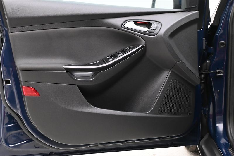 Ford Focus 1,0 EcoBoost 92 kW TAŽNÉ Záruk - fotka 23 z 30