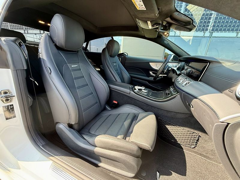 Mercedes-Benz Třídy E (2020) 53 AMG 4MATIC+ kupé - fotka 45 z 58