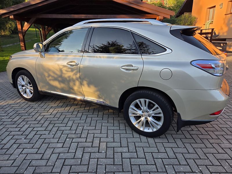 Lexus RX 450h (2011) - fotka 2 z 23