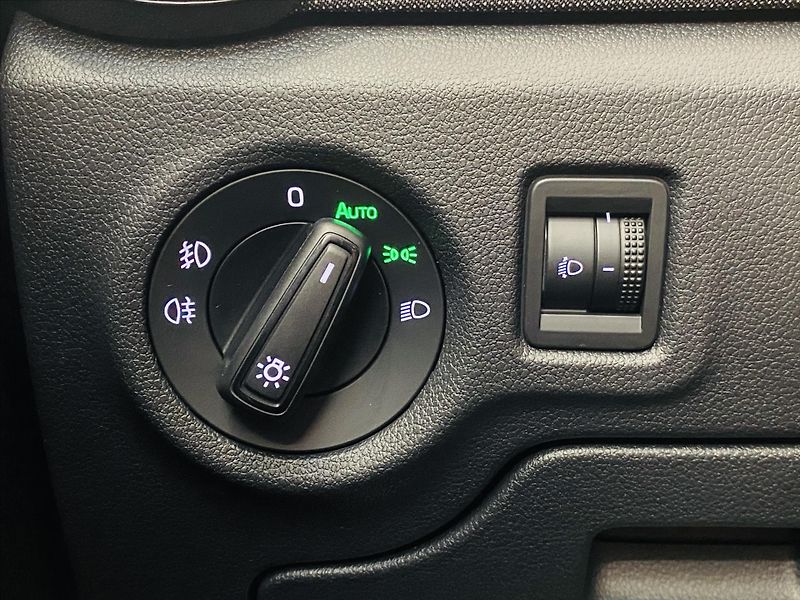 Škoda Fabia 1,0 MPI 59kW Selection - fotka 18 z 24