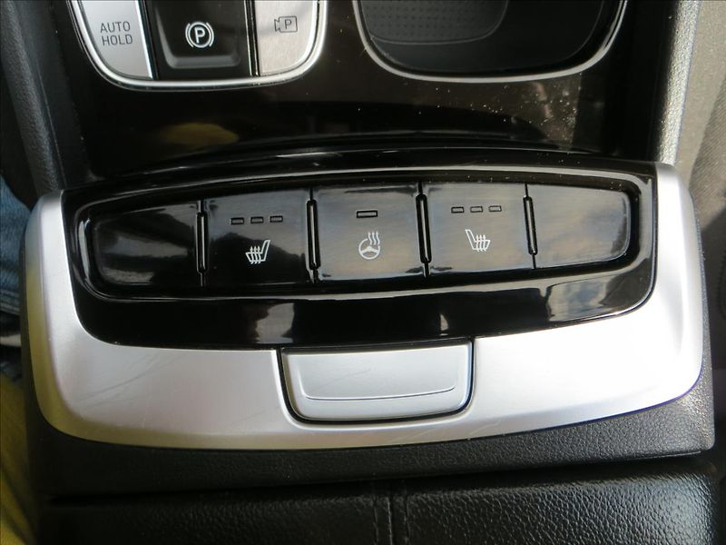 Hyundai Tucson 1,6 CRDi mHEV DCT Smart 100 kW - fotka 15 z 28