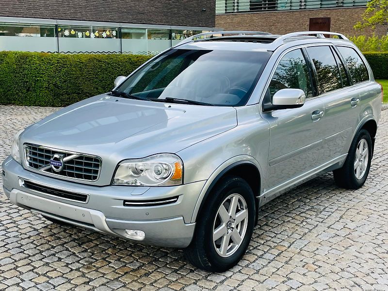 Volvo XC90 2.4 D5 4x4 AUT SERVISKA TAŽNÉ - fotka 3 z 49