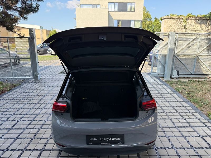 Volkswagen ID.3 PRO 62 kWh ACC - fotka 32 z 36