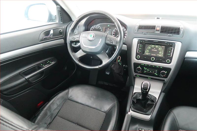 Škoda Octavia (2012) Elegance 2.0 TDI, Navi - fotka 7 z 18