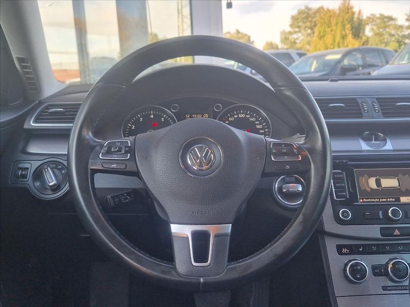 Volkswagen Passat 1,4 TSI DSG AUTOAC SENZOR TAŽN - fotka 20 z 37