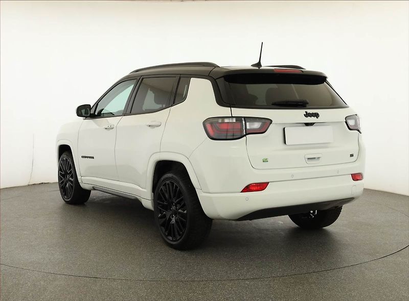 Jeep Compass (2023) 1.5 Turbo e-Hybrid - fotka 4 z 20