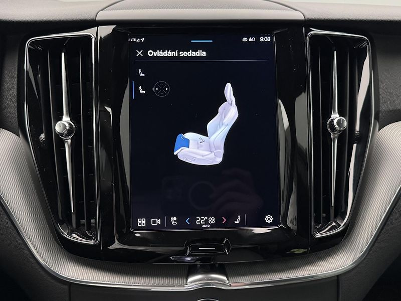 Volvo XC60 B5 AWD BLACK EDITION AUT  - fotka 47 z 49