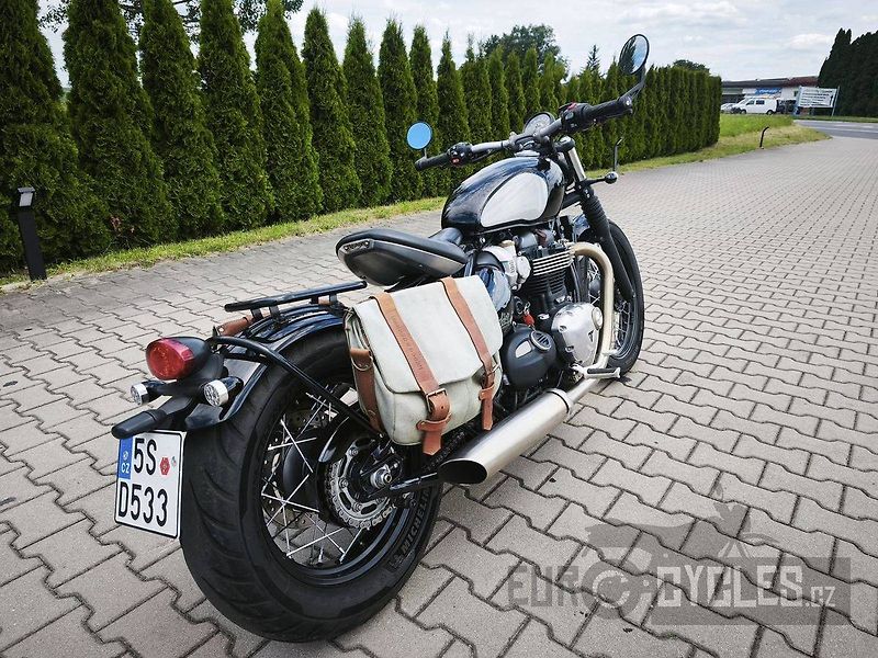 Triumph Bonneville Bobber (2019) - fotka 4 z 15