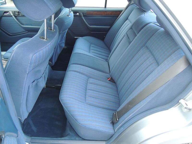 Mercedes-Benz Třídy E 124 300E 4Matic Automat - fotka 16 z 20