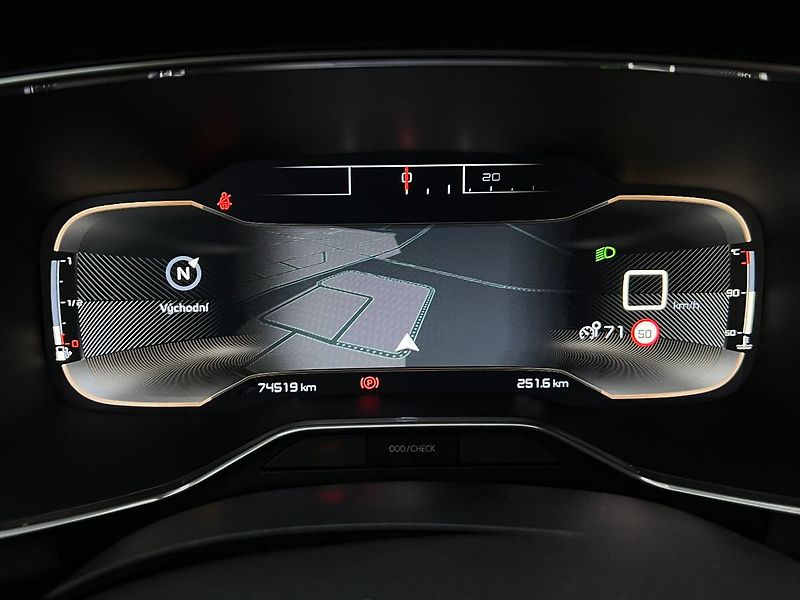 Citroën C5 Aircross (2019) 1.2 PureTech 96kW SHINE - fotka 28 z 49