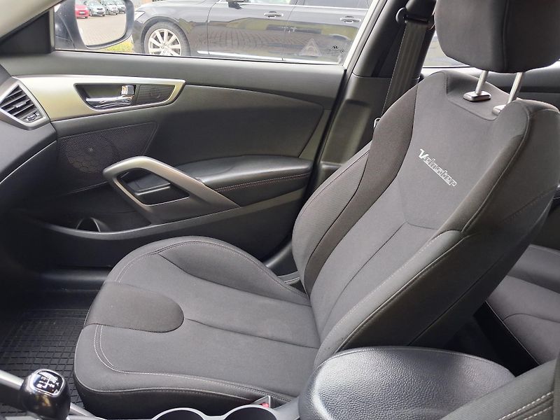 Hyundai Veloster (2011) 1,6GDi SERVISKA GARANCE 2xKOLA - fotka 30 z 43
