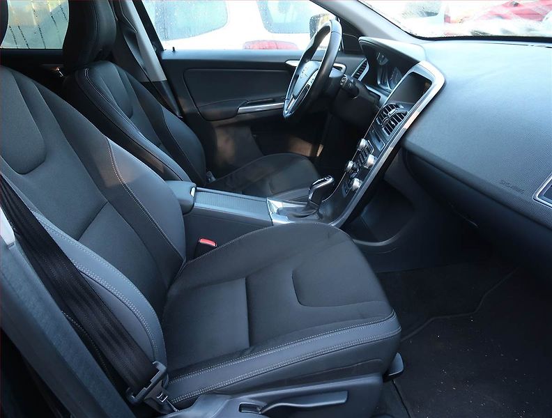 Volvo XC60 (2014) D4, Automat, Tempomat - fotka 9 z 17