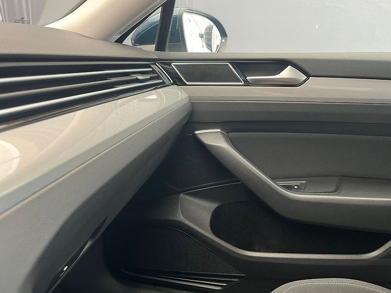 Volkswagen Passat 2.0 TDi LED SVĚTLA, rezervace - fotka 27 z 96
