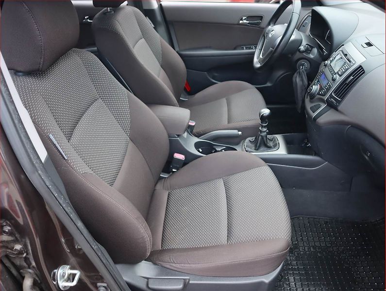 Hyundai i30 (2009) 1.4 CVVT, Serv.kniha - fotka 9 z 14