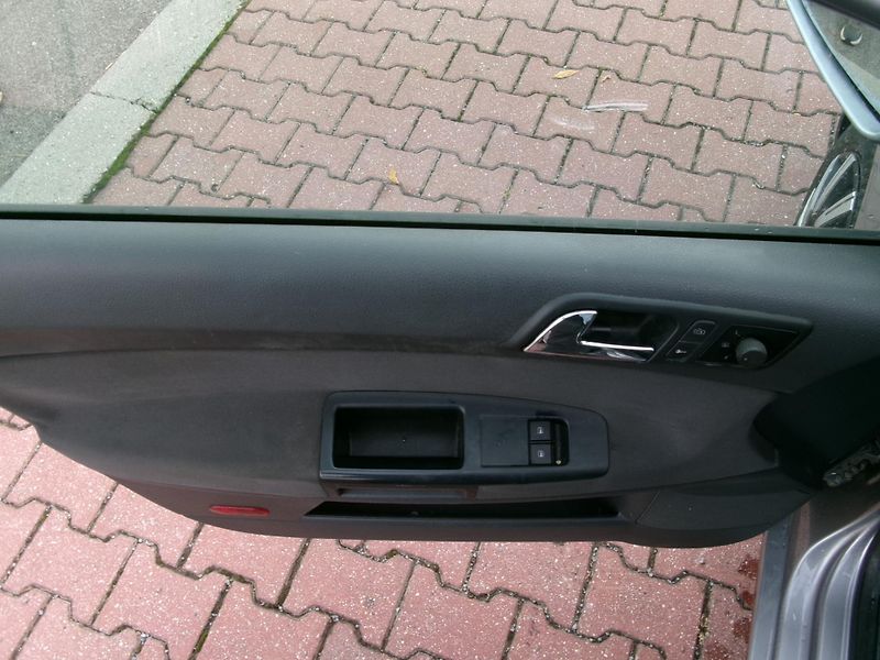 Volkswagen Polo (2007) 1,4TDI KLIMA - fotka 17 z 23