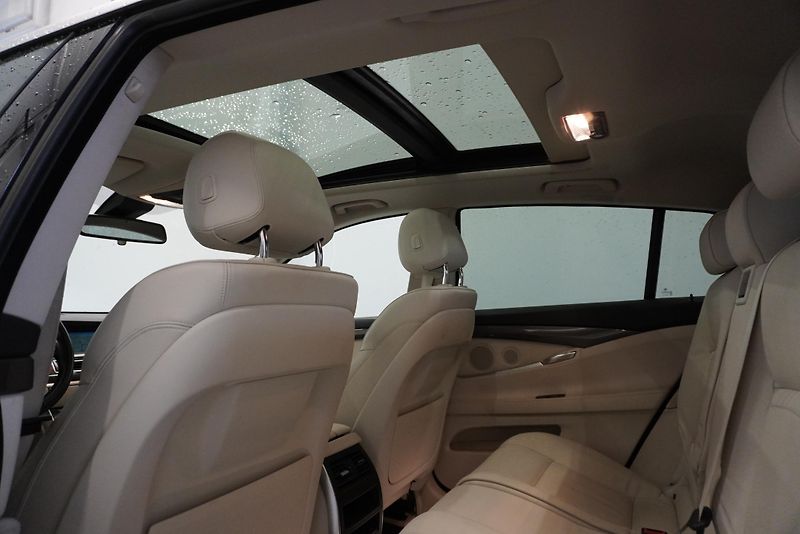 BMW Řada 5 (2014) 530D 190kW GRANTURISMO XDRIVE - fotka 29 z 32