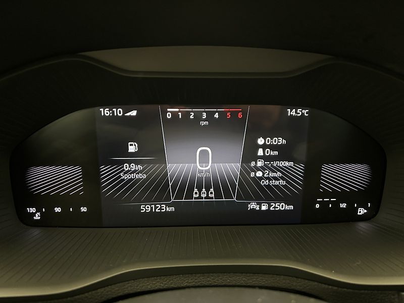 Škoda Karoq 2.0 TDI Style - fotka 13 z 21
