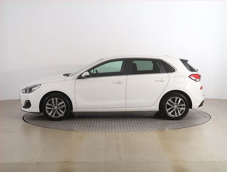 Hyundai i30 (2018) 1.4 CVVT, Serv.kniha, Tempomat - fotka 3 z 18