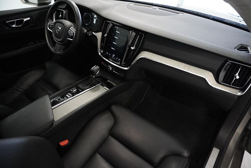 Volvo V60 2,0 D4 POLESTAR INSCRIPTION - fotka 31 z 35