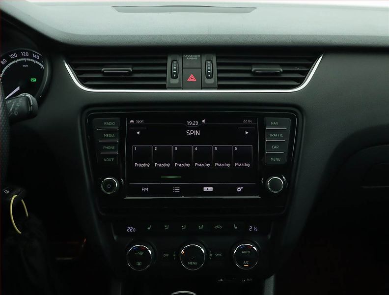 Škoda Octavia (2015) RS 2.0 TSI, Automat - fotka 12 z 17