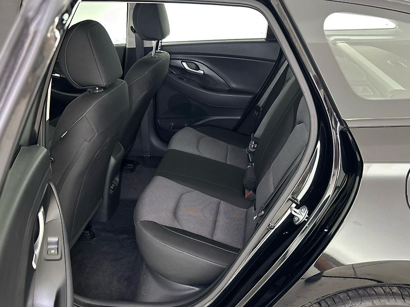 Hyundai i30 Smart DCT - fotka 8 z 26