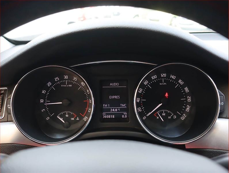 Škoda Superb (2014) 2.0 TDI, 4X4, Navi, Xenony - fotka 11 z 17