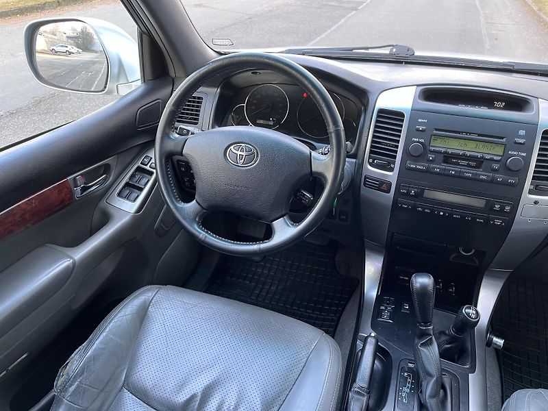 Toyota Land Cruiser 120 3,0D 4WD/automat 8-míst/ČR - fotka 31 z 39