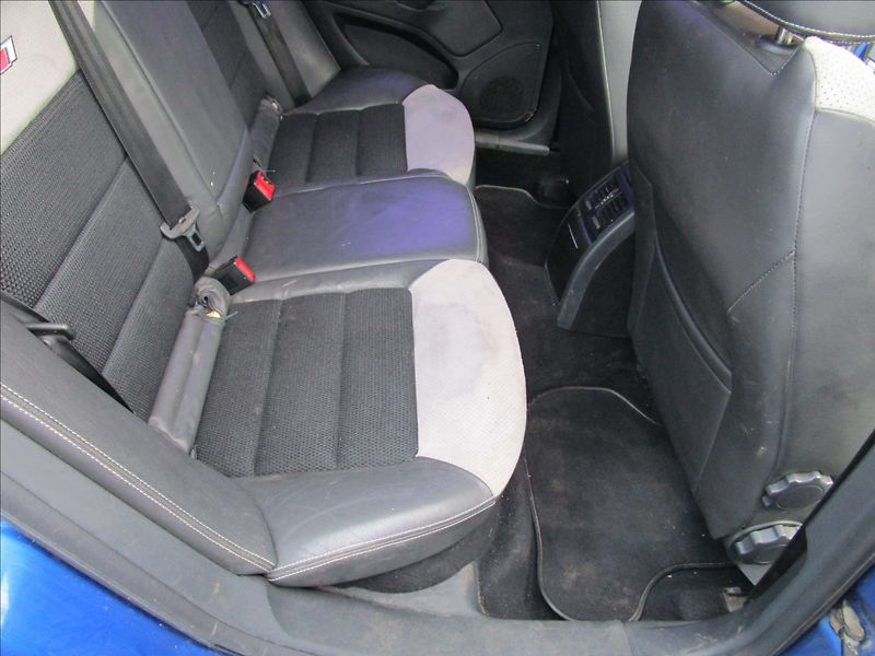 Škoda Octavia Combi 2.0TDi RS, aut. Klima - fotka 22 z 40