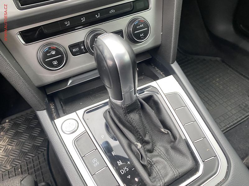 Volkswagen Passat (2015) 1.6TDi, DSG, LED - fotka 17 z 19