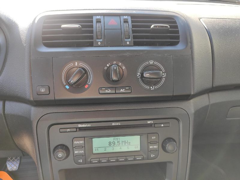 Škoda Fabia (2013) AMBIENTE 1.2 TSI 63 kW DPH - fotka 25 z 27