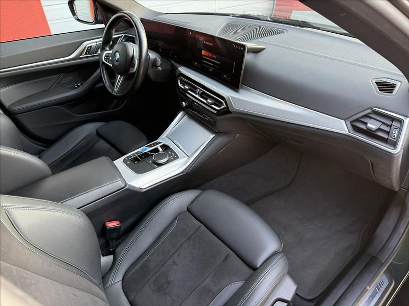 BMW i4 0,0 M50 544PS M Sport xDrive - fotka 33 z 38