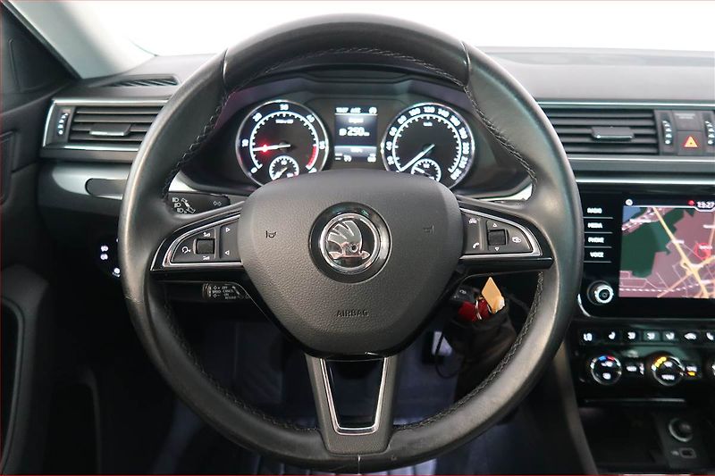 Škoda Superb (2018) Style 1.6 TDI, Navi, Bi-Xenony - fotka 17 z 19