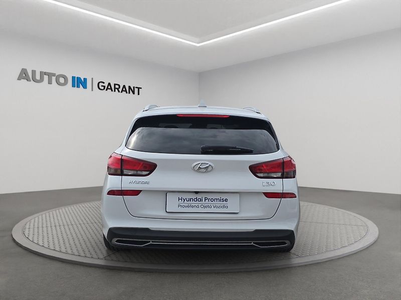 Hyundai i30 (2022) Family Smart 1.5 T-GDi 118kW, - fotka 6 z 26