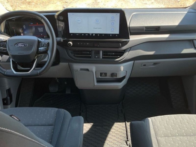 Ford Tourneo Custom 2.0D,125kW,1.MAJ,CZ,DPH,SERVIS - fotka 8 z 15